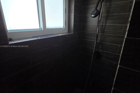 Copropriété à louer à Hollywood, Floride: 2 chambres, 80.82 m2 № 1964335 - photo 11