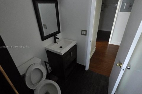 Copropriété à louer à Hollywood, Floride: 2 chambres, 80.82 m2 № 1964335 - photo 12
