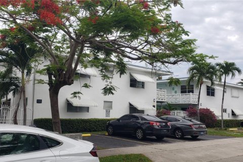 Copropriété à louer à Hollywood, Floride: 2 chambres, 80.82 m2 № 1964335 - photo 23