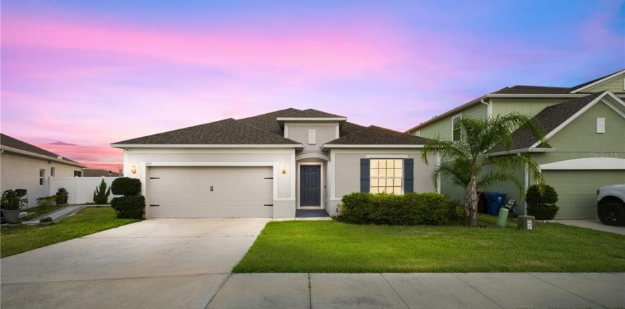House in Davenport, Florida 4 bedrooms, 202.71 sq.m. № 1754949