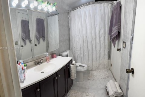 Condo in Miami, Florida, 1 bedroom  № 1946930 - photo 4