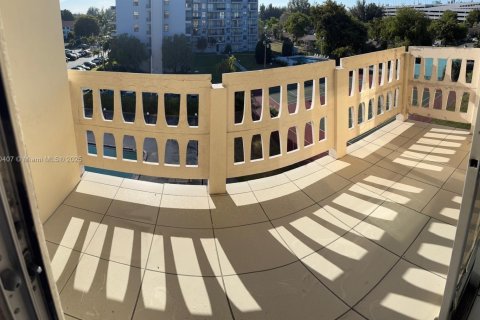Condo in Miami, Florida, 1 bedroom  № 1946930 - photo 5