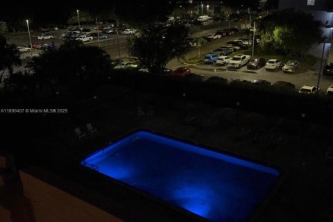 Condo in Miami, Florida, 1 bedroom  № 1946930 - photo 9