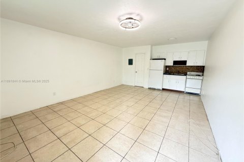 Casa en alquiler en Hallandale Beach, Florida, 499.91 m2 № 1943746 - foto 2