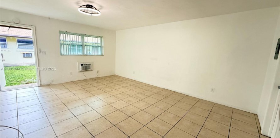 Estudio en Hallandale Beach, Florida № 1943746