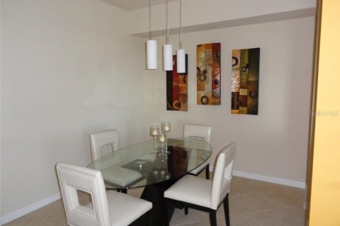 Condominio en alquiler en Bradenton, Florida, 2 dormitorios, 107.4 m2 № 212883 - foto 5