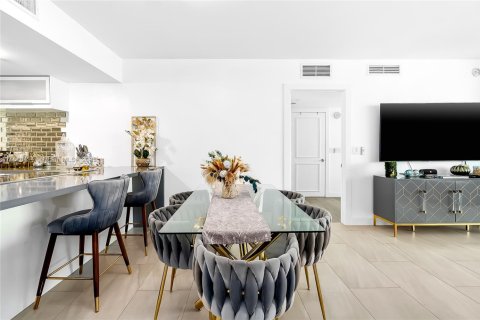 Condo in Hallandale Beach, Florida, 3 bedrooms  № 1770832 - photo 3