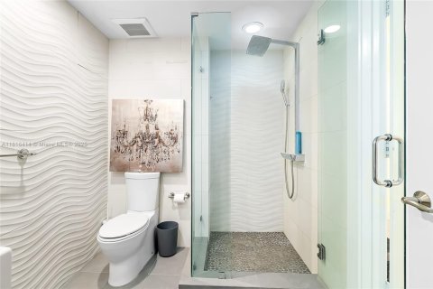 Condo in Hallandale Beach, Florida, 3 bedrooms  № 1770832 - photo 18