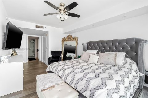 Condo in Hallandale Beach, Florida, 3 bedrooms  № 1770832 - photo 29