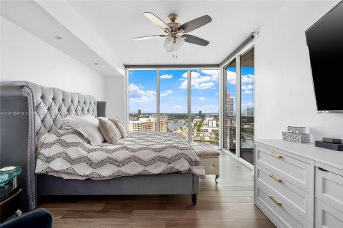 Condo in Hallandale Beach, Florida, 3 bedrooms  № 1770832 - photo 28