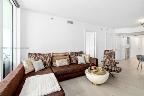 Condo in Hallandale Beach, Florida, 3 bedrooms  № 1770832 - photo 7