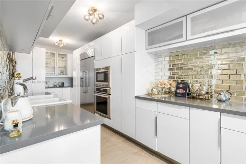 Condo in Hallandale Beach, Florida, 3 bedrooms  № 1770832 - photo 10