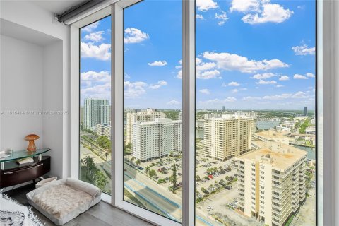 Condo in Hallandale Beach, Florida, 3 bedrooms  № 1770832 - photo 30