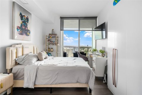 Condo in Hallandale Beach, Florida, 3 bedrooms  № 1770832 - photo 23