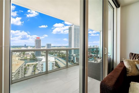 Condo in Hallandale Beach, Florida, 3 bedrooms  № 1770832 - photo 8