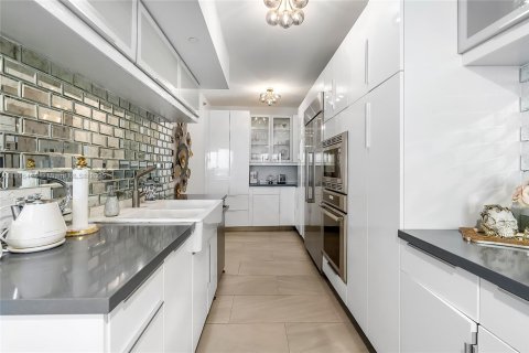 Condo in Hallandale Beach, Florida, 3 bedrooms  № 1770832 - photo 11