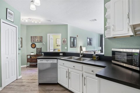 Condo in Kissimmee, Florida, 2 bedrooms  № 1883919 - photo 8