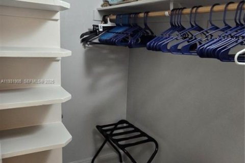Снять в аренду кондоминиум в Холливуд, Флорида 2 спальни, 109.44м2, № 2152433 - фото 7