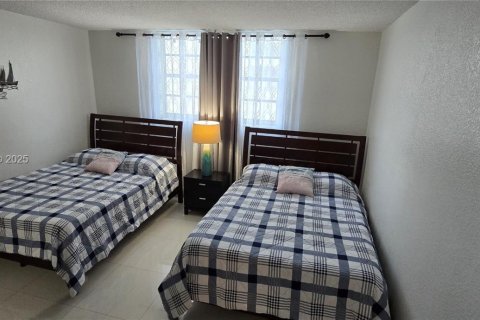 Снять в аренду кондоминиум в Холливуд, Флорида 2 спальни, 109.44м2, № 2152433 - фото 6