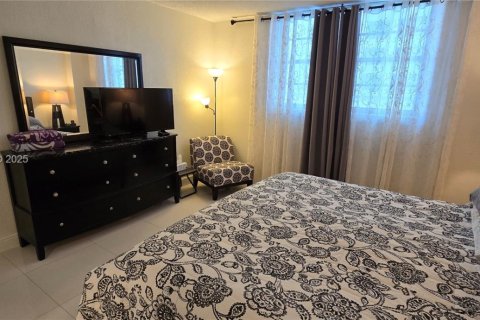 Снять в аренду кондоминиум в Холливуд, Флорида 2 спальни, 109.44м2, № 2152433 - фото 5
