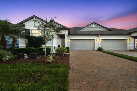 House in Land O' Lakes, Florida 3 bedrooms, 181.16 sq.m. № 1598508 - photo 1