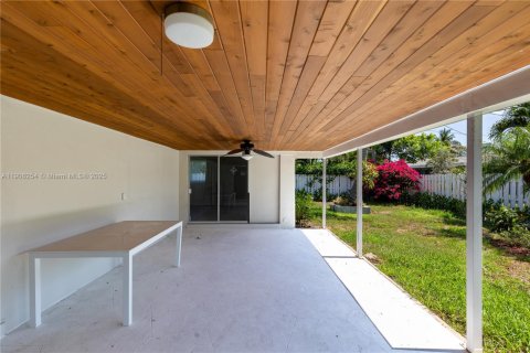 Casa en alquiler en Lighthouse Point, Florida, 3 dormitorios, 172.71 m2 № 1970329 - foto 19