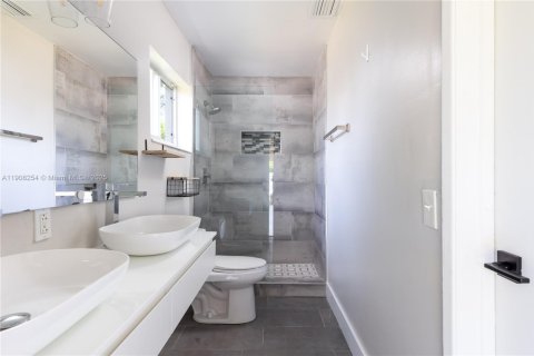 Casa en alquiler en Lighthouse Point, Florida, 3 dormitorios, 172.71 m2 № 1970329 - foto 13