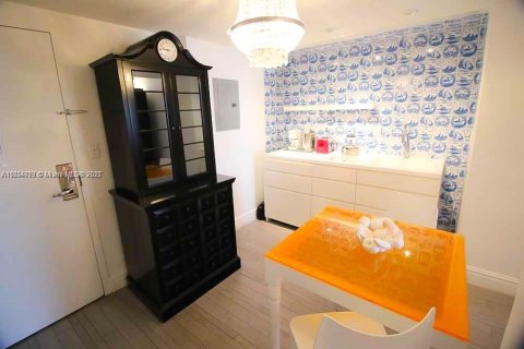 Condominio en venta en Miami Beach, Florida, 45.06 m2 № 1872574 - foto 8