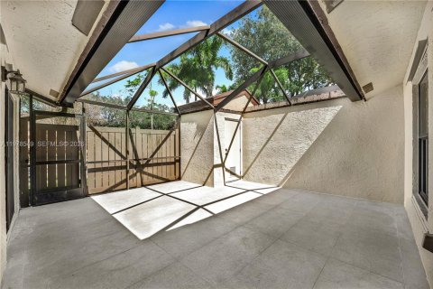 Condo in Coconut Creek, Florida, 2 bedrooms  № 2044430 - photo 12