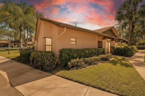 Condo in Coconut Creek, Florida, 2 bedrooms  № 2044430 - photo 28