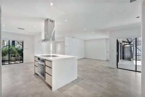 Condo in Coconut Creek, Florida, 2 bedrooms  № 2044430 - photo 17