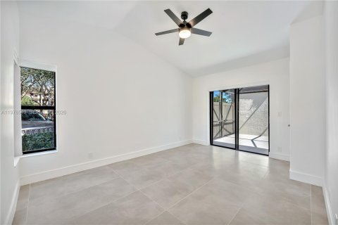 Condo in Coconut Creek, Florida, 2 bedrooms  № 2044430 - photo 27