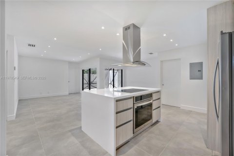 Condo in Coconut Creek, Florida, 2 bedrooms  № 2044430 - photo 18