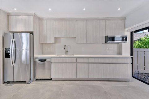 Condo in Coconut Creek, Florida, 2 bedrooms  № 2044430 - photo 4