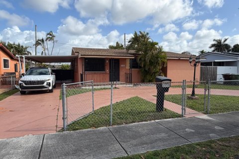 House in Hialeah, Florida 4 bedrooms, 137.77 sq.m. № 2065770