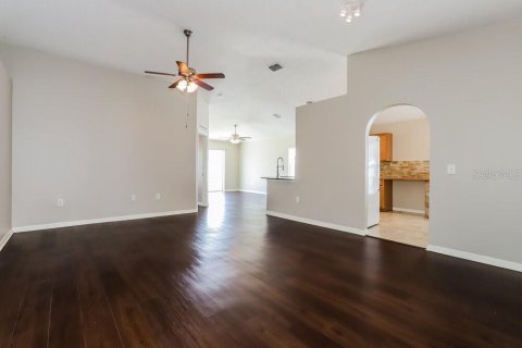 Villa ou maison à louer à Gibsonton, Floride: 3 chambres, 138.15 m2 № 2436782 - photo 5