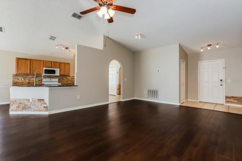 Villa ou maison à louer à Gibsonton, Floride: 3 chambres, 138.15 m2 № 2436782 - photo 4