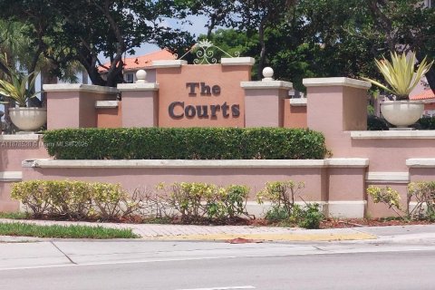 Condo in Doral, Florida, 2 bedrooms  № 1929377 - photo 1