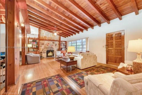 Casa en venta en Coral Gables, Florida, 5 dormitorios, 241.45 m2 № 1945067 - foto 10