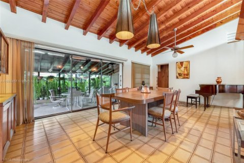 Casa en venta en Coral Gables, Florida, 5 dormitorios, 241.45 m2 № 1945067 - foto 8