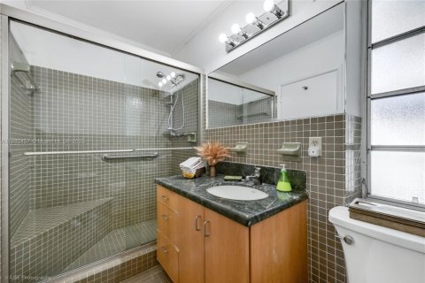 Casa en venta en Coral Gables, Florida, 5 dormitorios, 241.45 m2 № 1945067 - foto 23