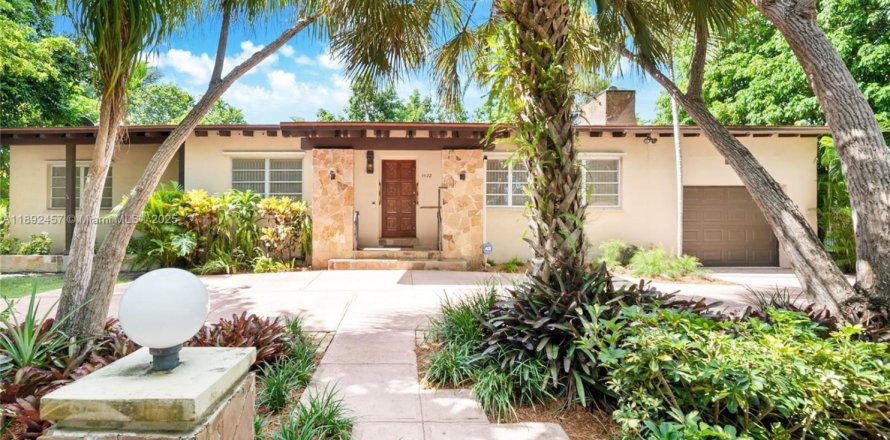 Casa en Coral Gables, Florida 5 dormitorios, 241.45 m2 № 1945067