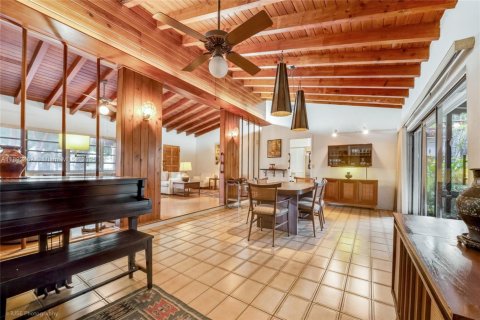 Casa en venta en Coral Gables, Florida, 5 dormitorios, 241.45 m2 № 1945067 - foto 9