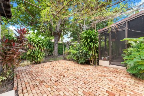 Casa en venta en Coral Gables, Florida, 5 dormitorios, 241.45 m2 № 1945067 - foto 4