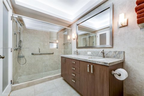 Casa en venta en Coral Gables, Florida, 5 dormitorios, 241.45 m2 № 1945067 - foto 22