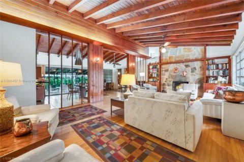 Casa en venta en Coral Gables, Florida, 5 dormitorios, 241.45 m2 № 1945067 - foto 13