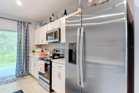Townhouse in New Port Richey, Florida 3 bedrooms, 151.62 sq.m. № 2206782 - photo 29