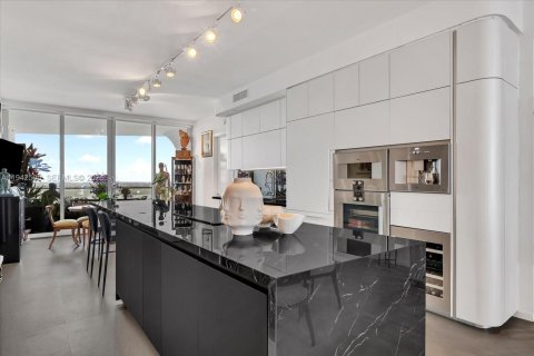 Condominio en venta en Sunny Isles Beach, Florida, 3 dormitorios, 245.54 m2 № 2000457 - foto 11