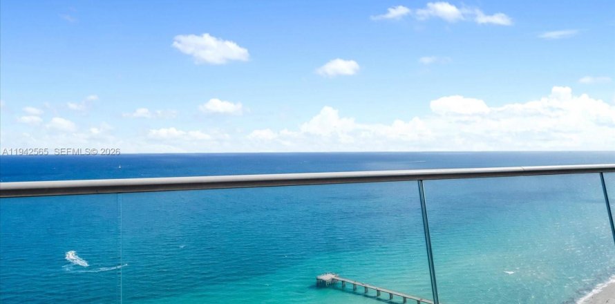 Condominio en Sunny Isles Beach, Florida, 3 dormitorios  № 2000457