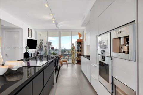 Condominio en venta en Sunny Isles Beach, Florida, 3 dormitorios, 245.54 m2 № 2000457 - foto 12